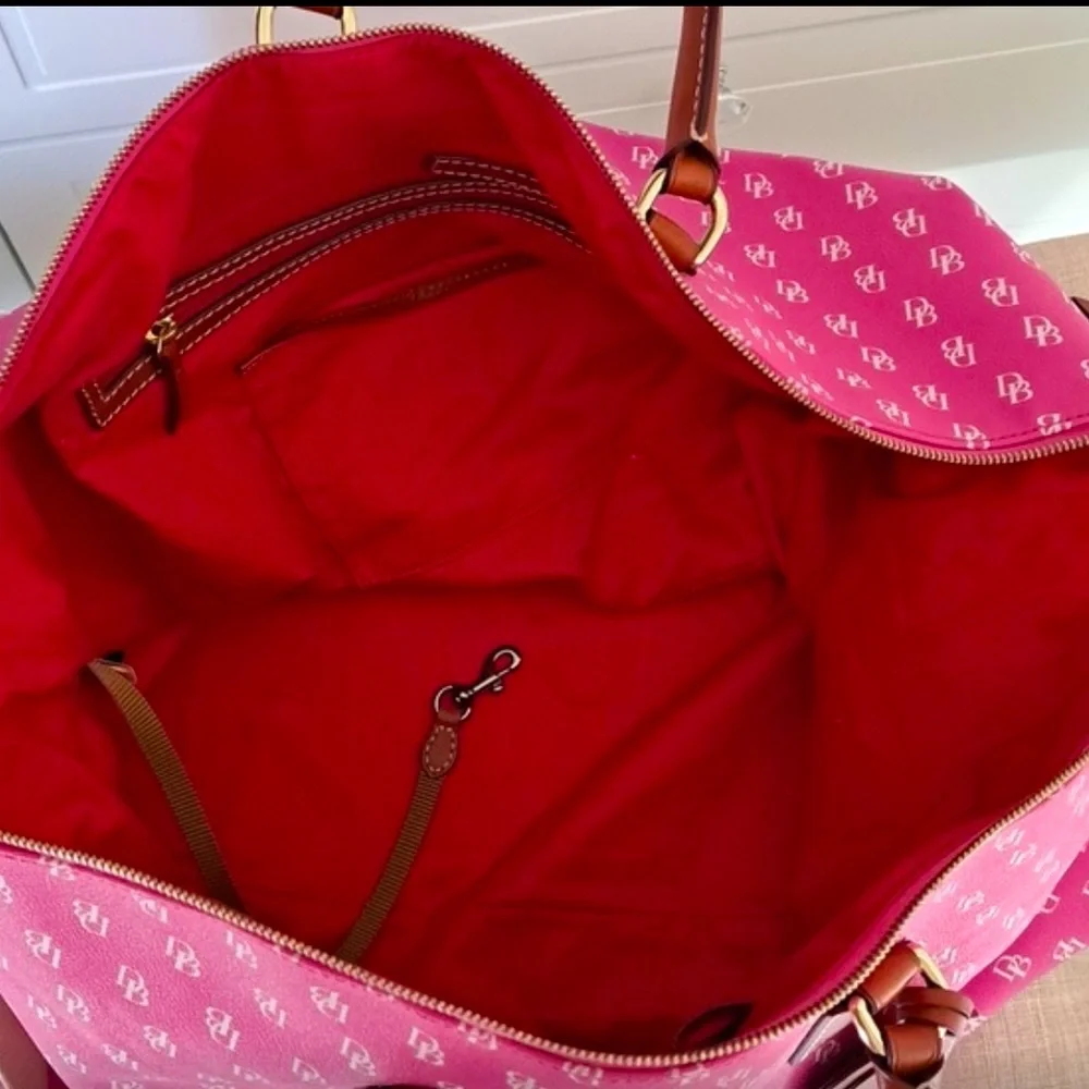 Like new EUC pink Gretta duffle weekender bag from Dooney & Bourke! 💕RARE💕 - Picture 10 of 13